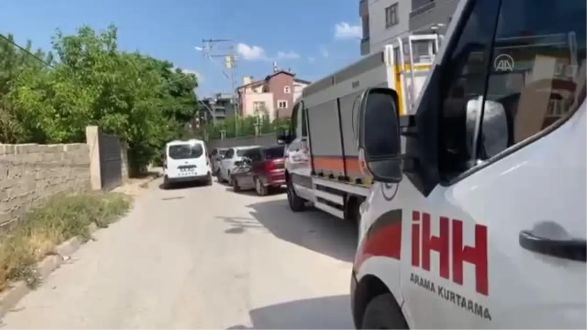 3 katlı binanın bodrumundaki kuyuda göçük oluştu