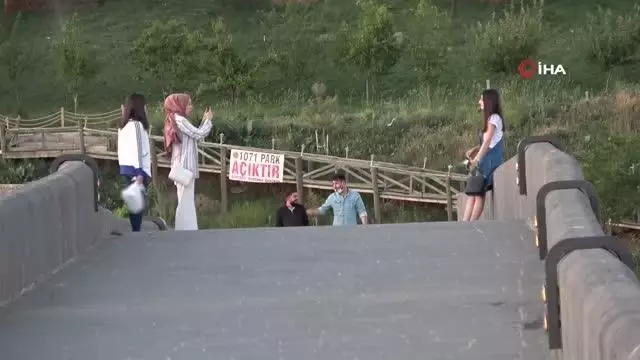 800 yıllık tarihi Murat Köprüsü binlerce turiste ev sahipliği yapıyor 800 yıllık tarihi Murat Köprüsü binlerce turiste ev sahipliği yapıyor