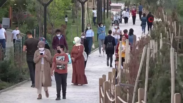 800 yıllık tarihi Murat Köprüsü binlerce turiste ev sahipliği yapıyor 800 yıllık tarihi Murat Köprüsü binlerce turiste ev sahipliği yapıyor