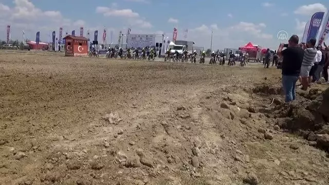 AFYONKARAHİSAR - Motokros şampiyonalarının final yarışları başladı (2) AFYONKARAHİSAR - Motokros şampiyonalarının final yarışları başladı (2)