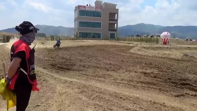 AFYONKARAHİSAR - Motokros şampiyonalarının final yarışları başladı (2)