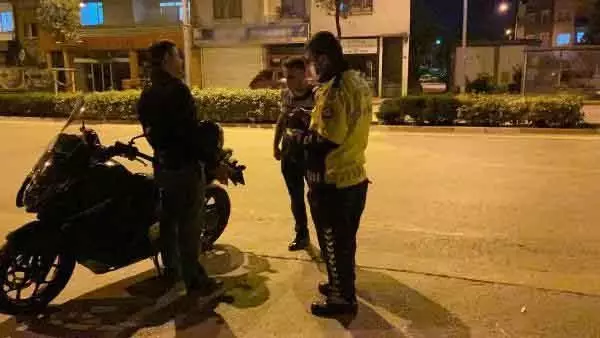 Son dakika haber! BURSA-ALKOLLÜ MOTOSİKLET SÜRÜCÜSÜ POLİSLERİ ÇİLEDEN ÇIKARDI