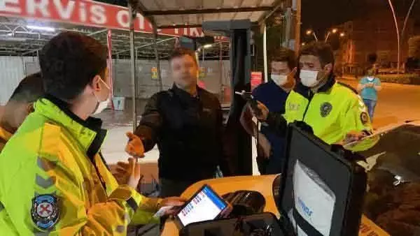 Son dakika haber! BURSA-ALKOLLÜ MOTOSİKLET SÜRÜCÜSÜ POLİSLERİ ÇİLEDEN ÇIKARDI