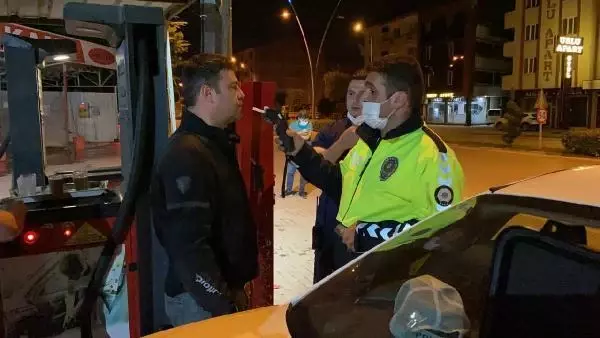 Son dakika haber! BURSA-ALKOLLÜ MOTOSİKLET SÜRÜCÜSÜ POLİSLERİ ÇİLEDEN ÇIKARDI