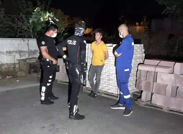 Kovalamaca sonucu yakalanan ehliyetsiz sürücüye yaklaşık 10 bin lira ceza kesildi Kovalamaca sonucu yakalanan ehliyetsiz sürücüye yaklaşık 10 bin lira ceza kesildi