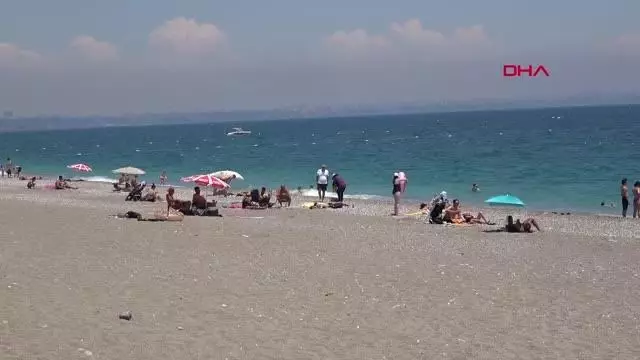 ANTALYA KISITLAMADAN MUAF TURİSTLERİN DENİZ KEYFİ ANTALYA KISITLAMADAN MUAF TURİSTLERİN DENİZ KEYFİ