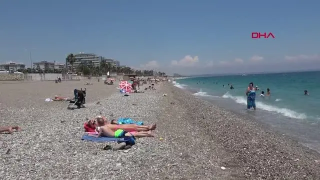 ANTALYA KISITLAMADAN MUAF TURİSTLERİN DENİZ KEYFİ ANTALYA KISITLAMADAN MUAF TURİSTLERİN DENİZ KEYFİ