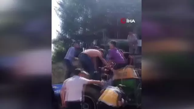 Son dakika haberleri | Ayakları traktöre sıkışan 2 çocuğun yardımına itfaiye yetişti