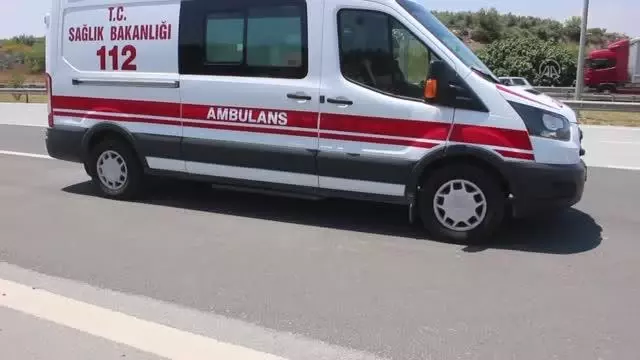 Bariyere çarpan otomobildeki 2 kişi yaralandı Bariyere çarpan otomobildeki 2 kişi yaralandı