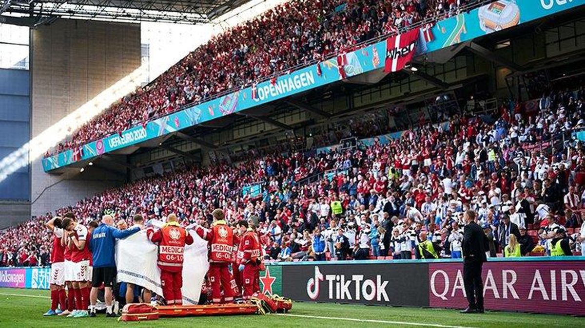 Danimarka ve Finlandiya taraftarlarından tüyleri diken diken eden 'Christian Eriksen' tezahüratı