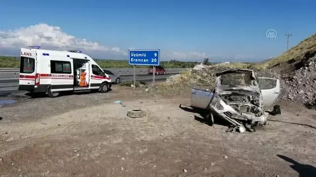 Son dakika! Devrilen kamyonette sıkışan 3 kişi çevredekilerin yardımıyla kurtarılarak hastaneye kaldırıldı