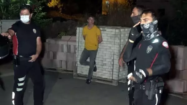 ANTALYA-?DUR? İHTARINA UYMAYIP 2 OTOMOBİLE ÇARPAN GENCE BABASI TEPKİ GÖSTERDİ ANTALYA-?DUR? İHTARINA UYMAYIP 2 OTOMOBİLE ÇARPAN GENCE BABASI TEPKİ GÖSTERDİ