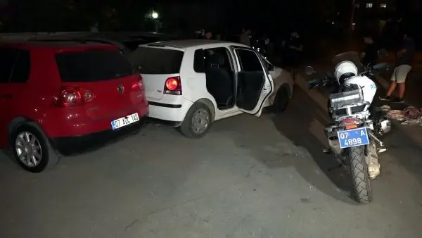 ANTALYA-?DUR? İHTARINA UYMAYIP 2 OTOMOBİLE ÇARPAN GENCE BABASI TEPKİ GÖSTERDİ ANTALYA-?DUR? İHTARINA UYMAYIP 2 OTOMOBİLE ÇARPAN GENCE BABASI TEPKİ GÖSTERDİ
