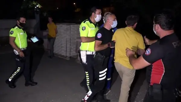 ANTALYA-?DUR? İHTARINA UYMAYIP 2 OTOMOBİLE ÇARPAN GENCE BABASI TEPKİ GÖSTERDİ ANTALYA-?DUR? İHTARINA UYMAYIP 2 OTOMOBİLE ÇARPAN GENCE BABASI TEPKİ GÖSTERDİ