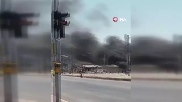 Eski Festival Çarşısı'nda atık malzeme yangını Eski Festival Çarşısı'nda atık malzeme yangını