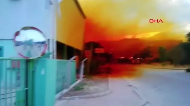 Fabrikanın asit tankı patladı, gökyüzünü asit bulutu kapladı Fabrikanın asit tankı patladı, gökyüzünü asit bulutu kapladı