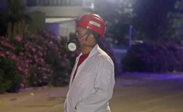 Fabrikadan sızan kimyasal madde gökyüzünü turuncuya boyadı