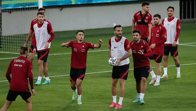 Galler maçı öncesi endişelendiren gelişme! Çağlar Söyüncü ve Umut Meraş antrenmanda yer almadı Galler maçı öncesi endişelendiren gelişme! Çağlar Söyüncü ve Umut Meraş antrenmanda yer almadı