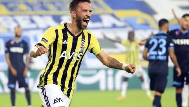 Gökhan Gönül, Fenerbahçe'de kalabilmek için her türlü fedakarlığı yapmaya hazır Gökhan Gönül, Fenerbahçe'de kalabilmek için her türlü fedakarlığı yapmaya hazır