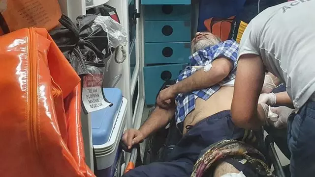 Gözü dönen üvey oğul, annesinin kocasını 3 yerinden bıçakladı Gözü dönen üvey oğul, annesinin kocasını 3 yerinden bıçakladı
