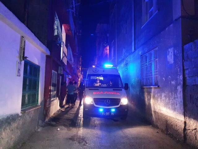 Gözü dönen üvey oğul, annesinin kocasını 3 yerinden bıçakladı Gözü dönen üvey oğul, annesinin kocasını 3 yerinden bıçakladı