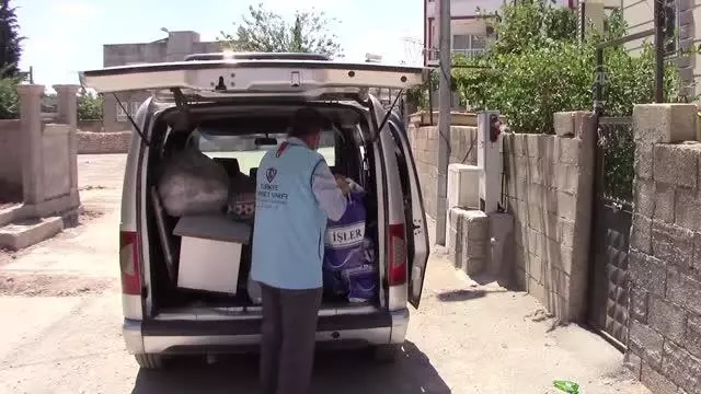 İhtiyaç sahibi 150 kişiye kıyafet yardımı yapıldı İhtiyaç sahibi 150 kişiye kıyafet yardımı yapıldı