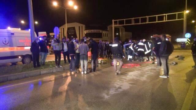 İki aracın çarpışması sonucu can pazarı yaşandı: 10 yaralı İki aracın çarpışması sonucu can pazarı yaşandı: 10 yaralı
