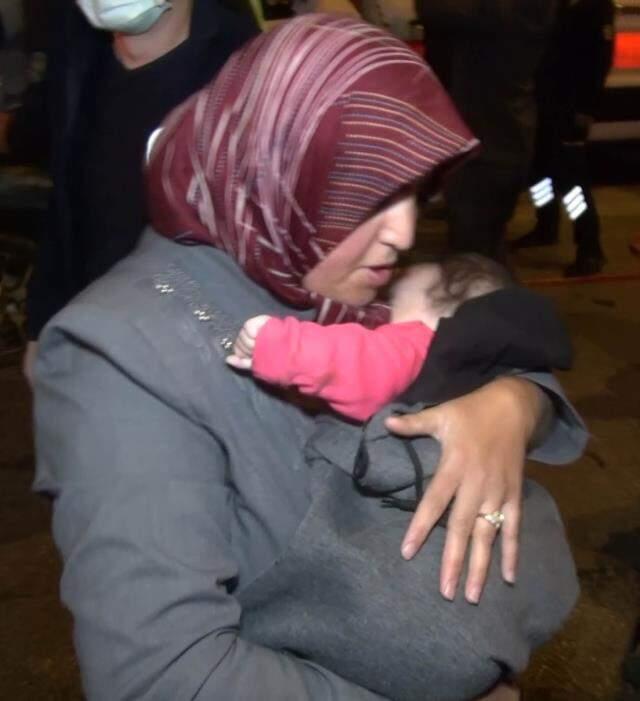 İki aracın çarpışması sonucu can pazarı yaşandı: 10 yaralı İki aracın çarpışması sonucu can pazarı yaşandı: 10 yaralı