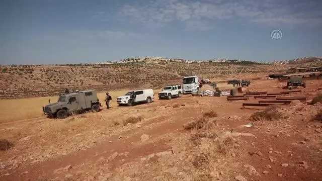 İsrail askerleri Batı Şeria'da Filistinli bedevilerin evlerini yıktı İsrail askerleri Batı Şeria'da Filistinli bedevilerin evlerini yıktı