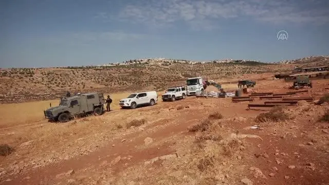 İsrail askerleri Batı Şeria'da Filistinli bedevilerin evlerini yıktı