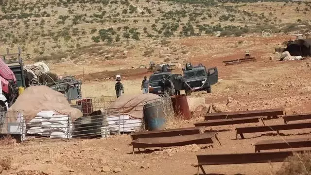 İsrail askerleri Batı Şeria'da Filistinli bedevilerin evlerini yıktı