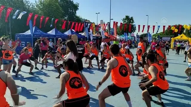 Kadıköy'de 'Amazfit Cadde 10K Koşusu' düzenlendi (2) Kadıköy'de 'Amazfit Cadde 10K Koşusu' düzenlendi (2)