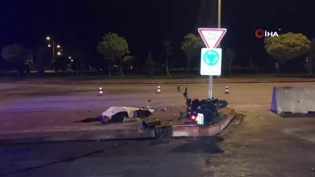 Kaldırıma çarpan motosikletin sürücüsü hayatını kaybetti Kaldırıma çarpan motosikletin sürücüsü hayatını kaybetti