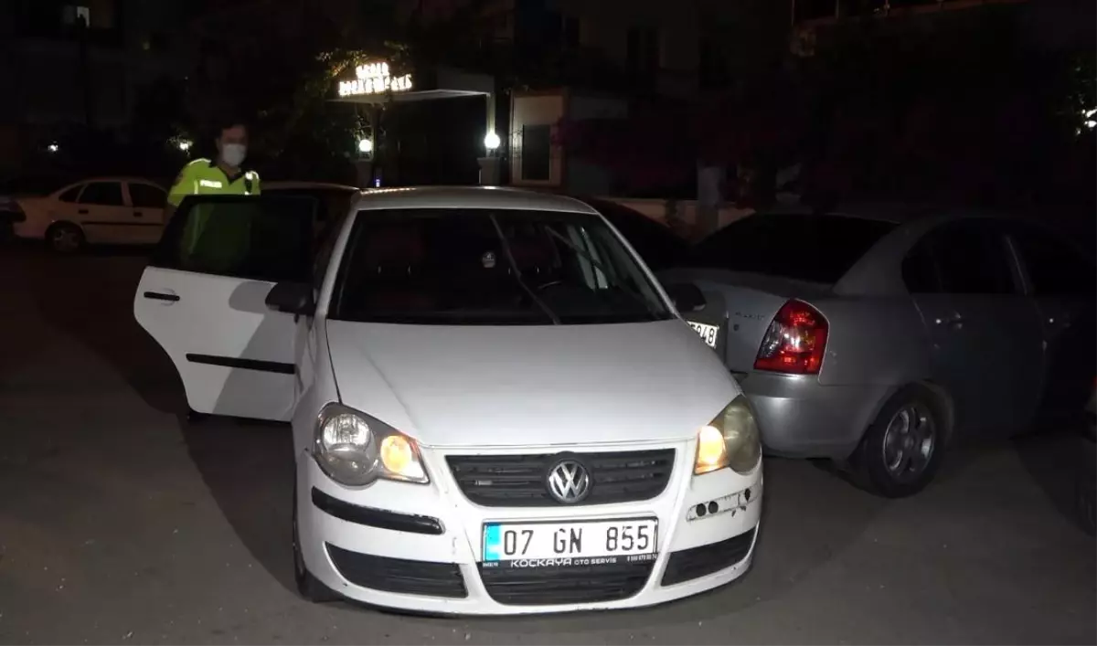 Kısıtlama saatinde polisi peşine taktı: 2 araca çarpıp yakalandı