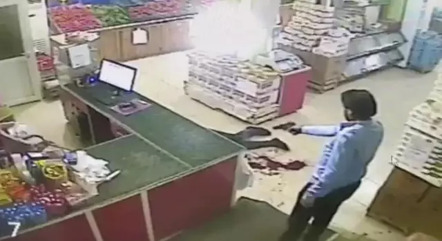 Market sahibinin öldüğü saldırıdaki dehşet anları güvenlik kamerasına yansıdı Market sahibinin öldüğü saldırıdaki dehşet anları güvenlik kamerasına yansıdı