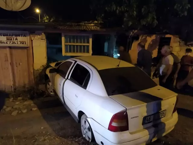 Otomobil tamirhanenin duvarına çarptı: 4 yaralı