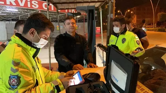 Son dakika haberi... Polis ekipleri alkollü sürücüye dakikalarca dil döktü
