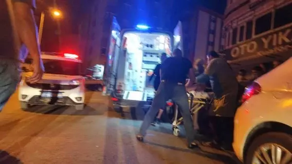 SOKAK ORTASINDA BIÇAKLANMA ANI GÜVENLİK KAMERASINDA