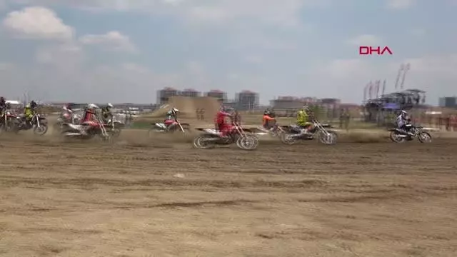 SPOR Afyonkarahisar'da motokros yarışlarında final etabı SPOR Afyonkarahisar'da motokros yarışlarında final etabı