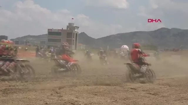 SPOR Afyonkarahisar'da motokros yarışlarında final etabı SPOR Afyonkarahisar'da motokros yarışlarında final etabı