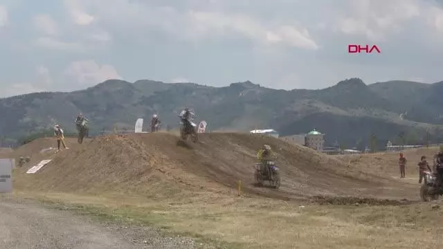 SPOR Afyonkarahisar'da motokros yarışlarında final etabı SPOR Afyonkarahisar'da motokros yarışlarında final etabı