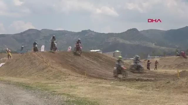 SPOR Afyonkarahisar'da motokros yarışlarında final etabı SPOR Afyonkarahisar'da motokros yarışlarında final etabı