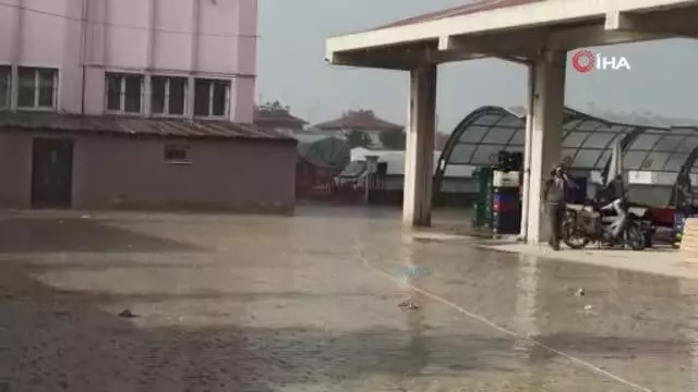 Şuhut'ta sağanak yağış etkili oldu Şuhut'ta sağanak yağış etkili oldu