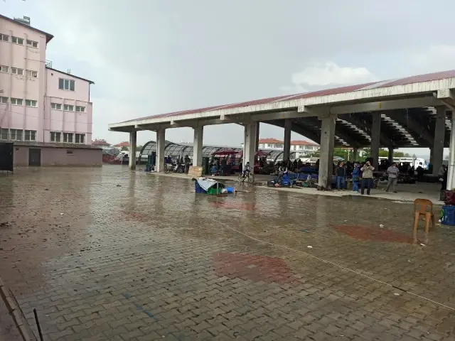 Şuhut'ta sağanak yağış etkili oldu Şuhut'ta sağanak yağış etkili oldu
