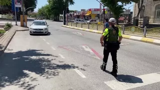 Trakya'da, Kovid-19 tedbirleri kapsamında uygulanan sokağa çıkma kısıtlaması denetimleri sürüyor Trakya'da, Kovid-19 tedbirleri kapsamında uygulanan sokağa çıkma kısıtlaması denetimleri sürüyor