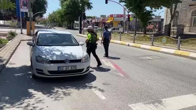 Trakya'da, Kovid-19 tedbirleri kapsamında uygulanan sokağa çıkma kısıtlaması denetimleri sürüyor
