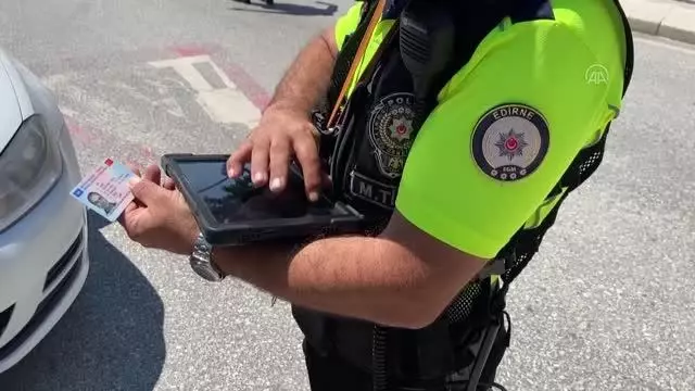 Trakya'da, Kovid-19 tedbirleri kapsamında uygulanan sokağa çıkma kısıtlaması denetimleri sürüyor