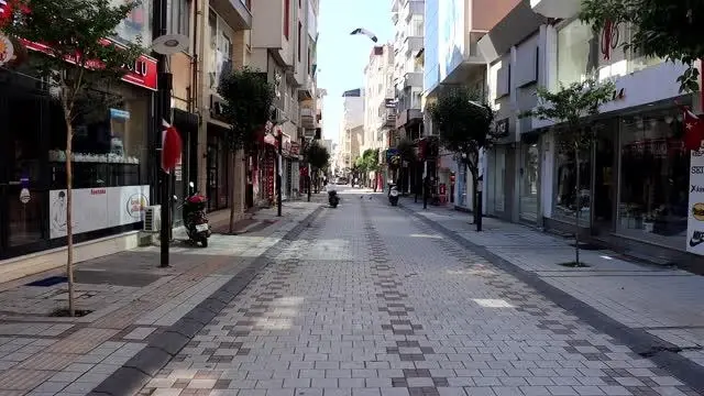 Sokağa çıkma kısıtlamasına uyuluyor Sokağa çıkma kısıtlamasına uyuluyor
