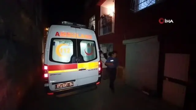 Üvey oğlu tarafından sırtından ve bacağından bıçaklandı Üvey oğlu tarafından sırtından ve bacağından bıçaklandı