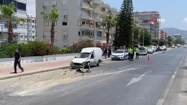 Yaya geçidinde hafif ticari aracın çarptığı bisikletli genç kız hayatını kaybetti Yaya geçidinde hafif ticari aracın çarptığı bisikletli genç kız hayatını kaybetti